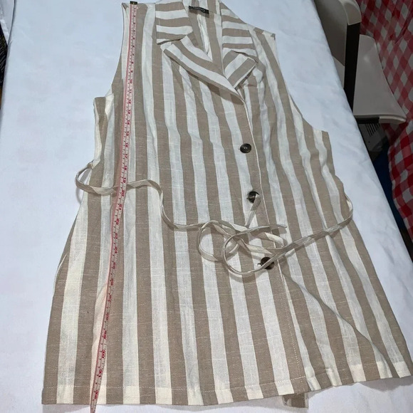GAP Beige and White Striped Tunic Top. - Picture 8 of 11